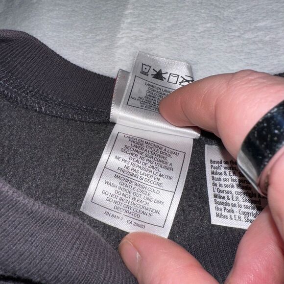 Disney Store Vintage Unisex Dark Gray Tigger Crew Sweatshirt Small GUC - Picture 9 of 13